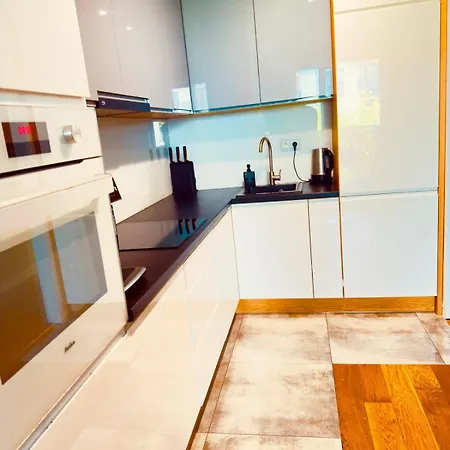 아파트 Modern 2br For 4 Parking Wola *