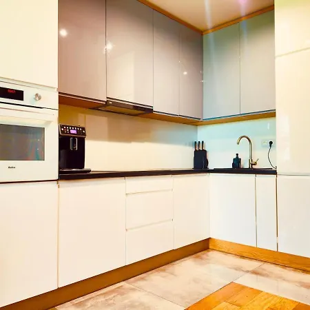 아파트 Modern 2br For 4 Parking Wola *
