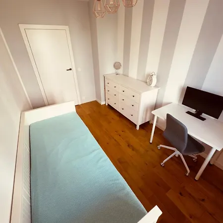 아파트 Modern 2br For 4 Parking Wola