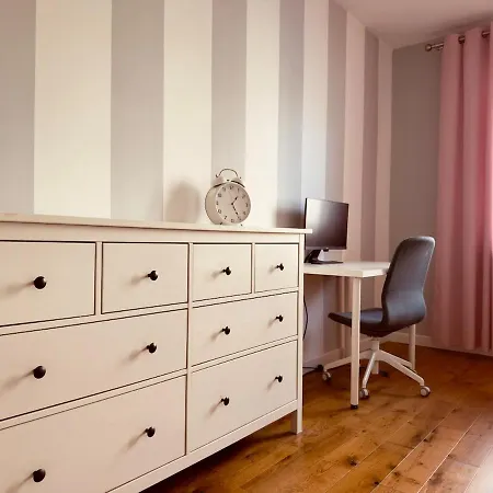 Modern 2br For 4 Parking Wola 아파트