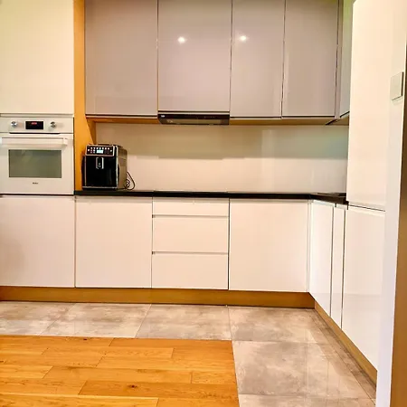 Modern 2br For 4 Parking Wola
